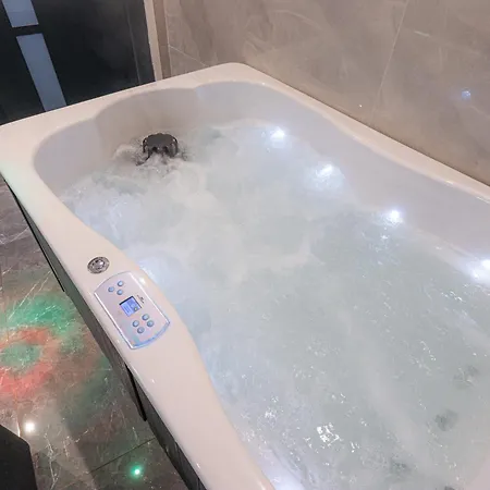 Le Lovely - & Jacuzzi شقة مانوسك